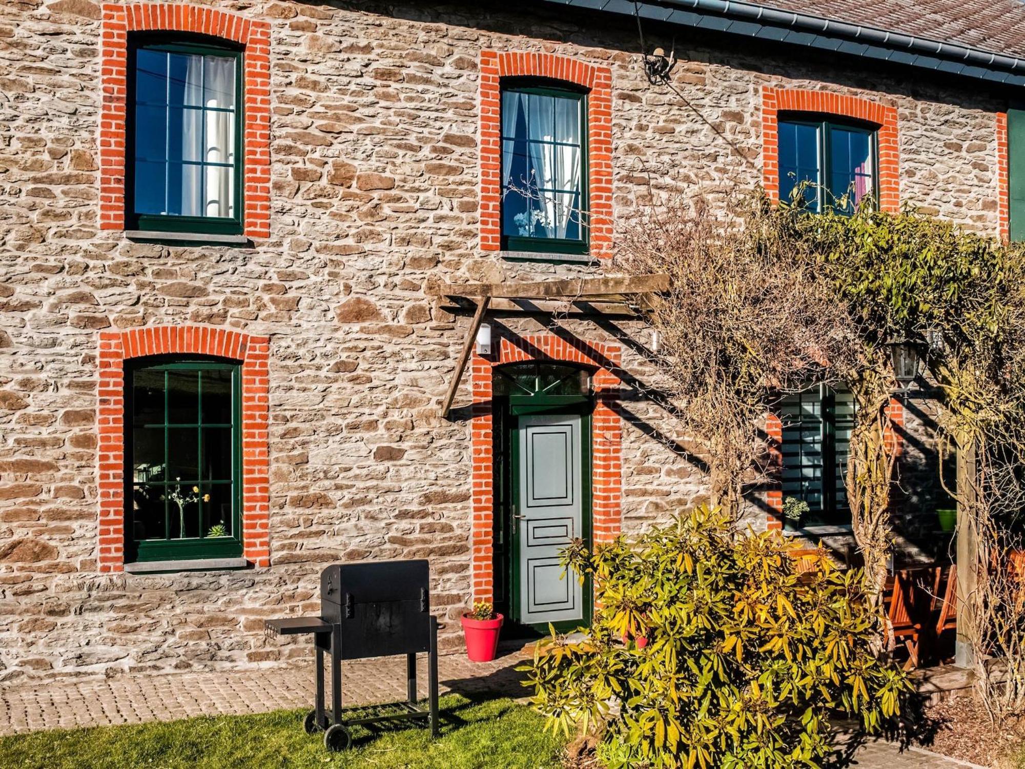 Pretty Farmhouse In Houffalize With Courtyard Buitenkant foto